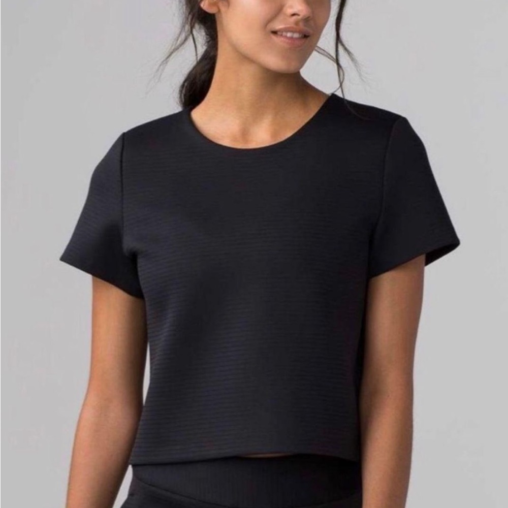 LULULEMON shaped short sleeve - Picture 2 of 6